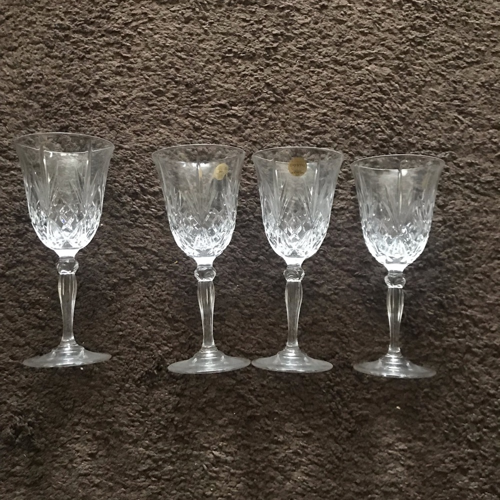 4 Italian crystal wine glasses